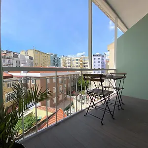 livin-lisbon-hostel.hotels-lisbon-portugal.com/
